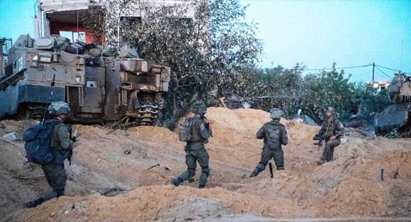 الجيش الاسرائيلي : ‘ اعادة 5 مواطنين اسرائيليين اجتازوا الحدود إلى داخل الأراضي اللبنانية‘
جاء من الجيش الاسرائيلي : " قبل قليل، اجتاز خمسة مواطنين إسرائيليين ا