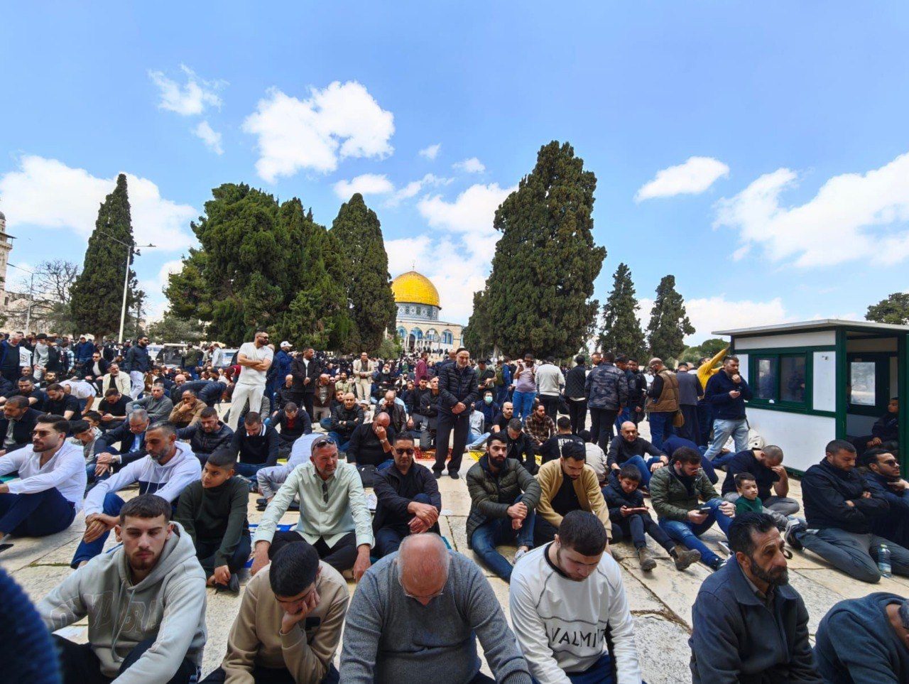 الأوقاف الإسلامية: 100 ألف مصلٍ أدوا صلاة الجمعة في المسجد الأقصى المبارك