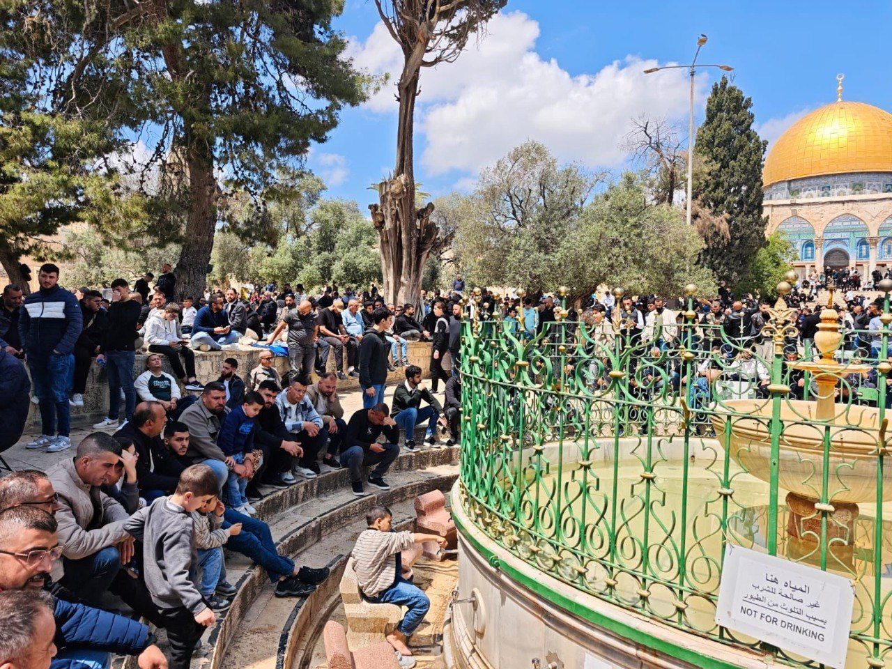 الأوقاف الإسلامية: 100 ألف مصلٍ أدوا صلاة الجمعة في المسجد الأقصى المبارك